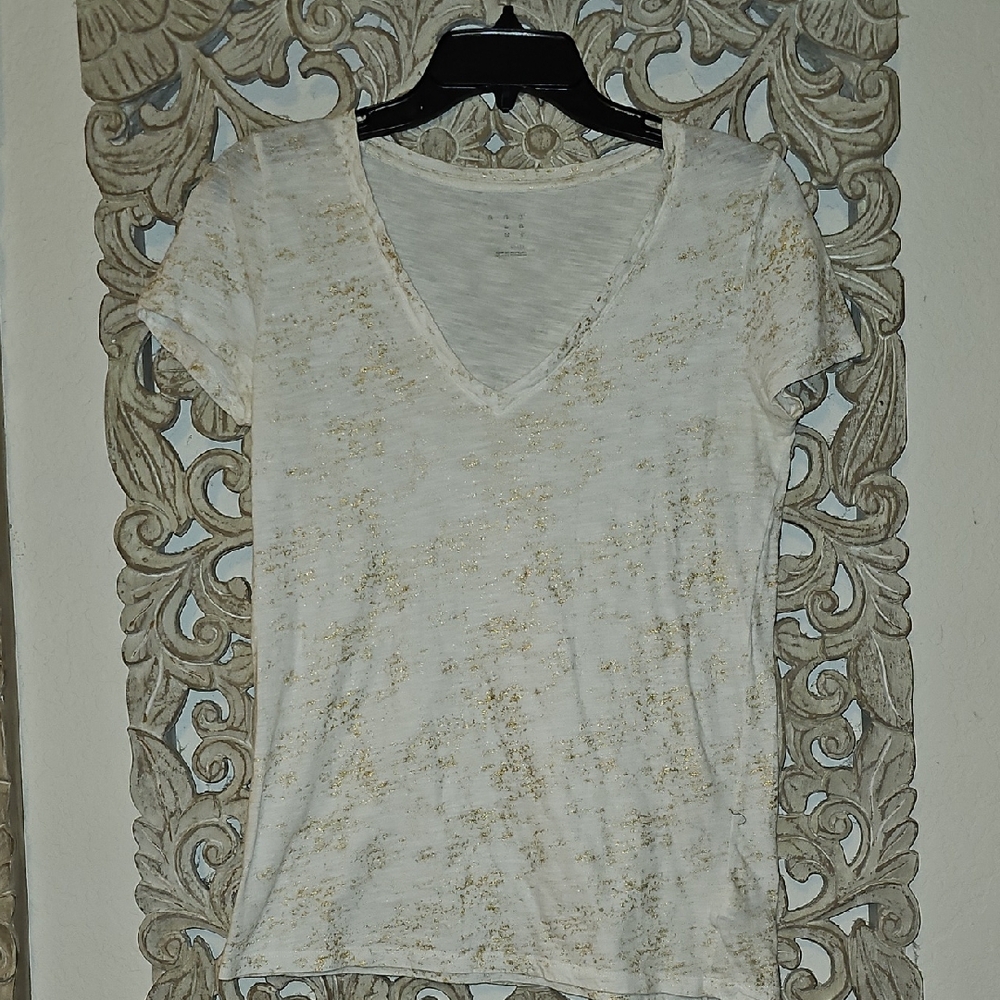 a New Day Cream & Gold  V-Neck Top